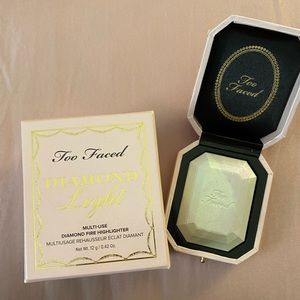Too Faced Diamond Light Highlighter